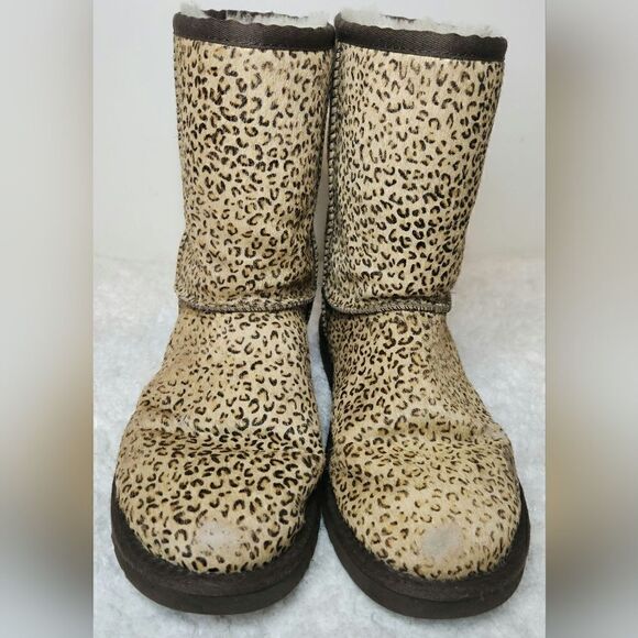 UGG Womens Classic LEOPARD Boot size 8 - Picture 1 of 9